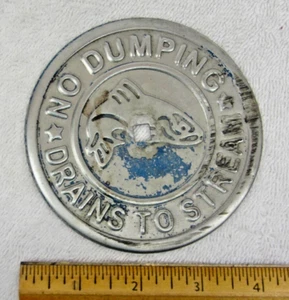 Letrero de metal en relieve de colección 'Sin corrientes de drenaje' PECES trucha baja 4" D dañado - Imagen 1 de 4