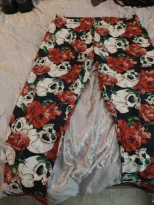 Womens Leggings No Boundaries Size 2X Roses And Skulls Ankle Length - Picture 1 of 3