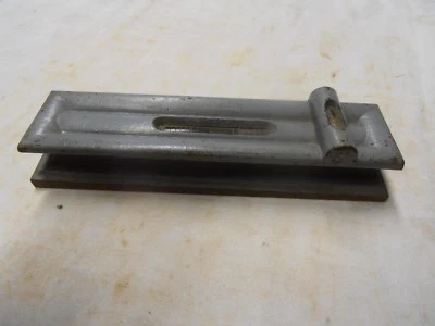 OUTILS ANCIEN NIVEAU EN FONTE ART POPULAIRE  - Photo 1/3