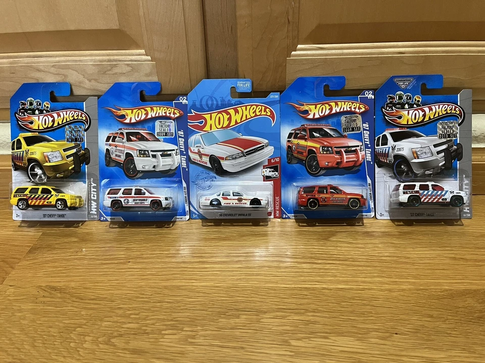Hot Wheels Lote De 5 City Works/Rescue Bomberos Chevrolet Tahoe Impala Totalmente Nuevo Foto 1 de 4