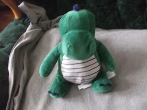 9" Carters Just One You dinosaurio verde juega centellecita estrella - Imagen 1 de 6