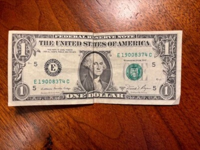 VINTAGE 1981 $1 US CURRENCY RARE MISALIGNED ERROR CUTS - Image 1 of 4