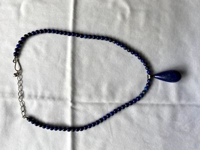 Colgante gota de lapislázuli de plata de ley .925 y collar de lapislázuli Foto 1 de 4