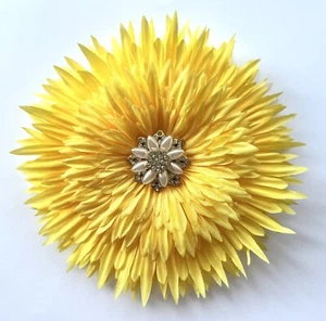 RIESIGE 7" gelbe afrikanische Gänseblümchen Perle Strass Cabochon Seide Blume BROSCHE Anstecknadel - Bild 1 von 3