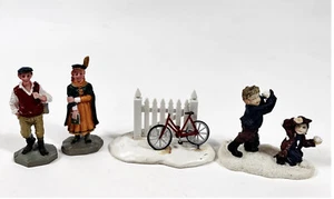 Lemax Lote De 3 Estatuillas Escuela Niños, La Bicicleta Vieja, Bola De Nieve Diversión Navidad - Imagen 1 de 4