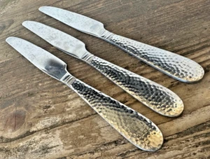 3 New French Solid Dinner Knives Mikasa Elyson 9 1/8" Hammered Stainless 18/0 - Picture 1 of 3