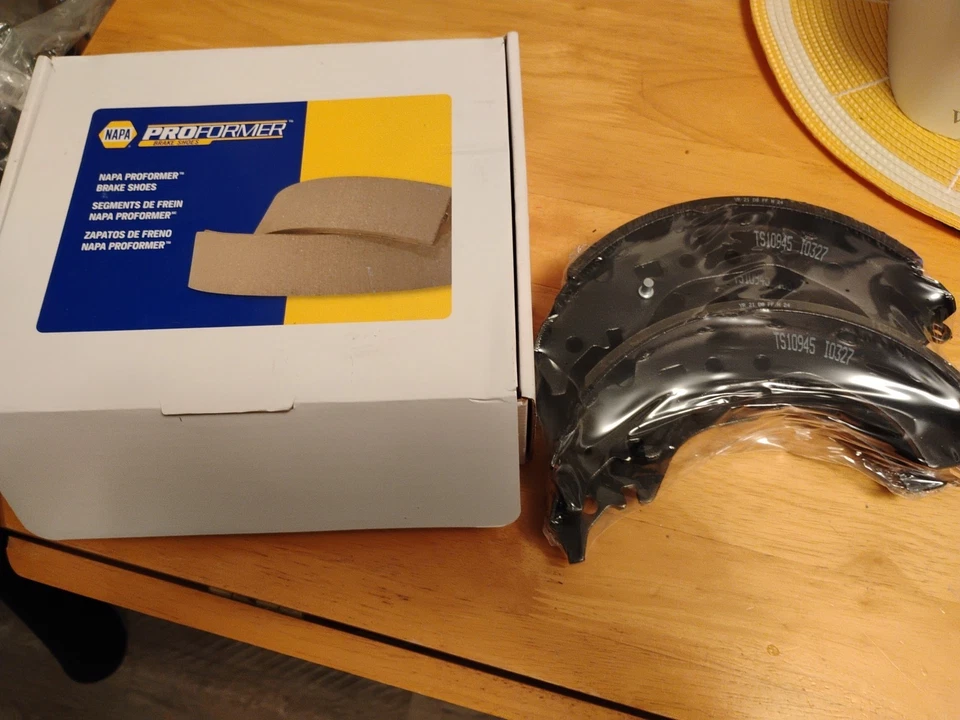 Zapatas de freno Napa Proformer para Scion, Corolla, Prius nuevas TS10945 Foto 1 de 4