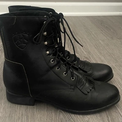 Bota Kiltie Feminina Ariat Couro Preto Tamanho 11 Excelente Estado Usado - Imagem 1 de 4