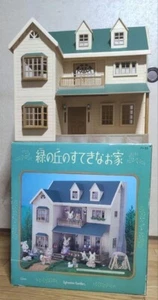 Sylvanian Families: A lovely house on a green hill - Picture 1 of 9