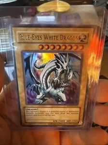 YuGiOh!Blue-Eyes White Dragon RP01-EN001 (2020 print) Ultra Rare NM - Picture 1 of 2