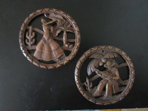 Vintage Syroco  6” Wood Wall Plaques Set of 2 Mexican Southwest Folk Art Cover