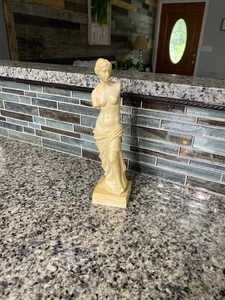 "Escultura de Venus vintage de Santini hecha en Italia 11-3/8"" de alto años 60 firmada" - Imagen 1 de 7