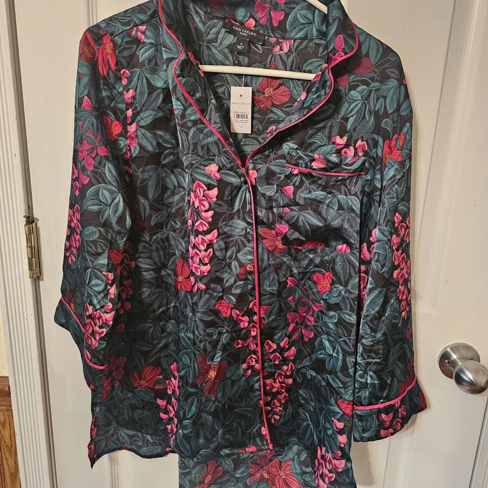 Top de pijama con botones Ann Taylor para dormir nuevo con etiquetas talla M floral hawaiano caprichoso  Foto 1 de 4