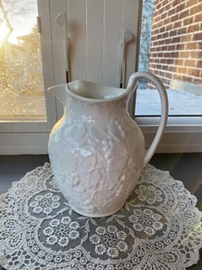 "Jarra de uvas y hojas vintage Wedgwood of Etruria Barlaston blanco roto 6,5""" - Imagen 1 de 9