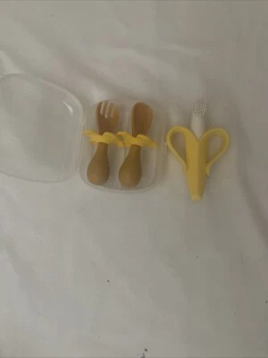 Juego de cuchara y tenedor de utensilios de autoalimentación para bebés pequeños amarillo y diente de plátano Foto 1 de 4