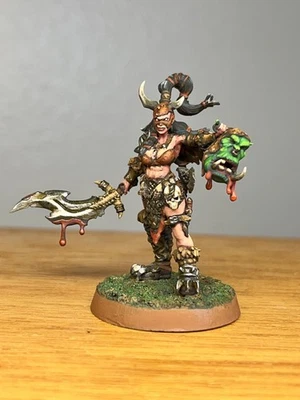 Miniatura de luchador bárbaro femenino pintada, miniatura DND pintada profesional Foto 1 de 4