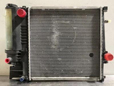 1996 BMW 328 SERIES OEM ENGINE COOLING RADIATOR 77K 1997-1999 Foto 1 de 4