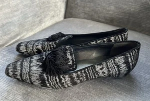 Stuart Weitzman Suede Tassel Loafers 8 M Tasstrio black Pattern Gray Shoes - Picture 1 of 5