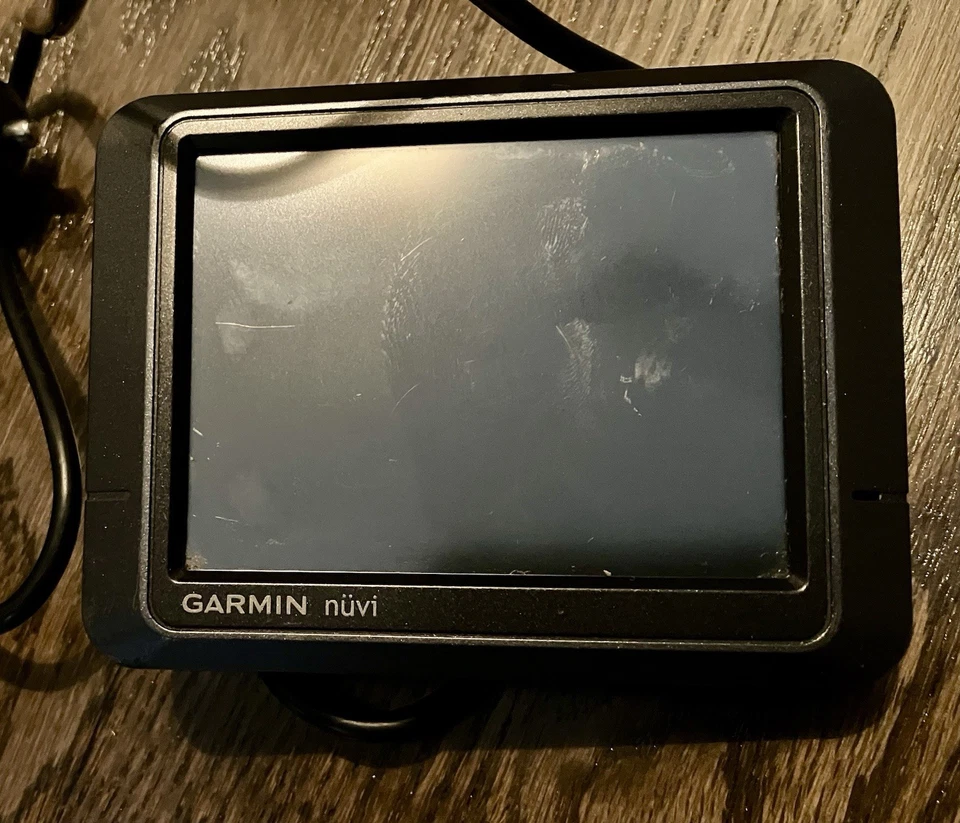 Garmin Nuvi GPS Navigation unit  Black OLD MODEL no guarantee - Image 1 of 4