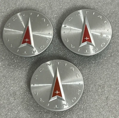 (3) Tapas centrales Pontiac 9593169, 9594156, 9595157, 2-5/16" de ancho delanteras Foto 1 de 4