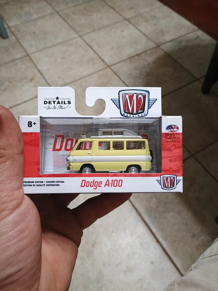 M2 Machines 1965 Dodge A100 Camper Van Chase 1/64 1 de 750 Foto 1 de 1