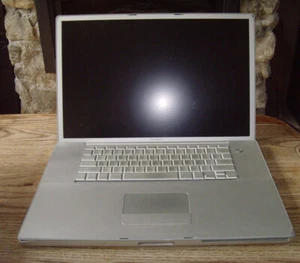 Apple PowerBook G4 A1052 17" Laptop - 1.3 GHz 1GB 80 GB SuperDrive 2003 - Picture 1 of 9
