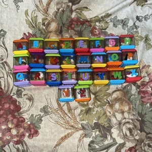 Fisher Price ALFABETO Peek A Blocks 26 lettere complete A-Z ABC bambino sensoriale - Foto 1 di 6