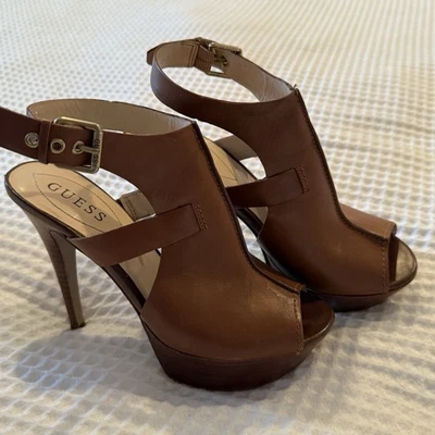 Sexy Tacones Altos Guess Stiletto Punta abierta Hebilla al Tobillo Cuero Marrón 8M Foto 1 de 4