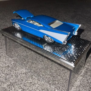 Extreme Customs Cruisers 57 Chev Chezoom die-cast 1:24 W Display - Picture 1 of 10