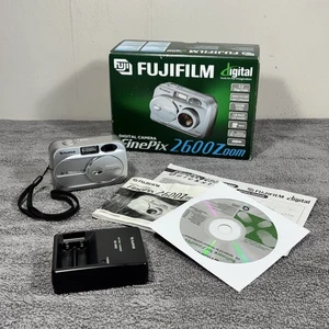 Fujifilm FinePix 2600 3x Zoom Digital Camera With Accessories & 16MB ID Card - Picture 1 of 13