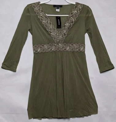 Top Pullover Express para Mujer Nuevo con Etiquetas Verde Oliva con Acentos de Encaje y Lentejuelas Talla Mediana Foto 1 de 4