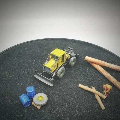 Forst Maschine 1:87 (Spur H0) Handbemalt Gealtert - Bild 1 von 4