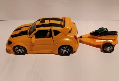 Transformers Universe Classics G1 Reveal The Shield Bumblebee Generations Figure - Image 1 of 3