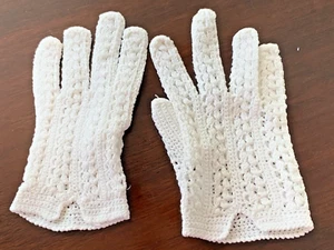 Vintage White Crocheted Ladies Cotton Gloves 1970's Lace Size Small - Picture 1 of 5