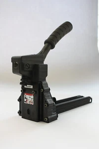 Z491512 SET manueller Kartonverschlusshefter+10.000 Klammern 35/22 - Bild 1 von 1