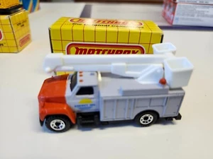 Camión utilitario Matchbox MB33 1983 Energy Inc en naranja y gris - Imagen 1 de 4