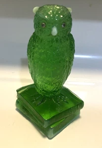 VTG 1970s “Wise Ole Owl” Figurine by Degenhart 3.50"Tall On Books Green Glass - Picture 1 of 3