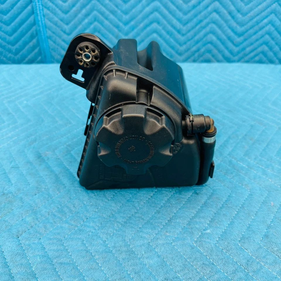 Оригинальный расширительный бак охлаждающей жидкости для BMW 650i 2012–2014 годов выпуска 17137601948 - Изображение 1 из 4