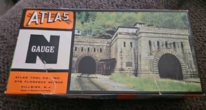Juego ATLAS N Gauge Vintage 2831-150 Doble Túnel Portal CAJA con piezas Ver Fotos - Imagen 1 de 3