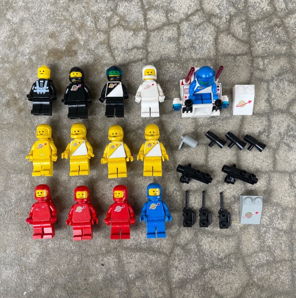 VTG Lego Minifigures Spaceman 80s Legoland Space Astronaut Accessories Lot of 13 - Image 1 of 4