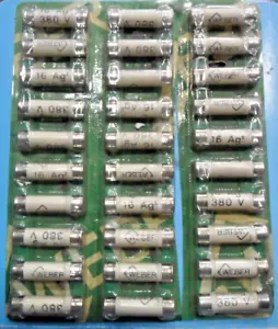 1pz. FUSIBILE A CARTUCCIA WEBER C 8,5x32 VDE0635 DIN49360 da 16A. 380v. NUOVO - Foto 1 di 1