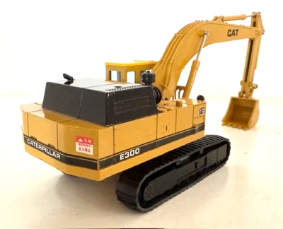 1:48 Caterpillar E300 Excavator Diecast By Shinsei #606 - Image 1 of 4