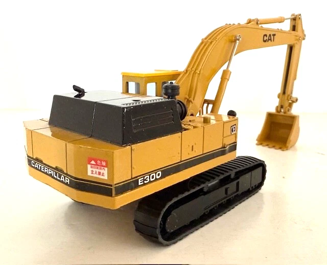 1:48 Caterpillar E300 Excavator Diecast By Shinsei #606 - Image 1 of 4