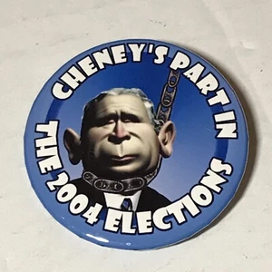 Bush Kerry 2004 Elecciones Anti-Bush Botón Político Cheney’s Parte Colgada por Cadena - Imagen 1 de 2