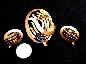 Vtg Crown Trifari Gold 2 Tone Oval Tulip Clip Earrings Brooch Set EUC Signed - Picture 1 of 3
