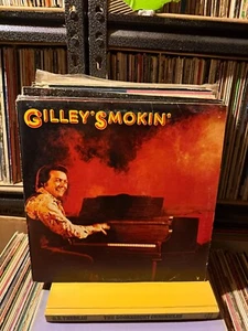 Mickey Gilley – Gilley's Smokin' Vinyl Record VG+ AB76 - Picture 1 of 2