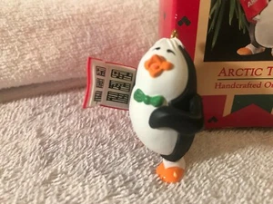 Christmas ornament Hallmark Arctic Tenor Penguin Singing CH3635 - Picture 1 of 5
