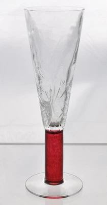 Vidrio Pilsner Studio Art Glass con vástago de arándano Foto 1 de 4