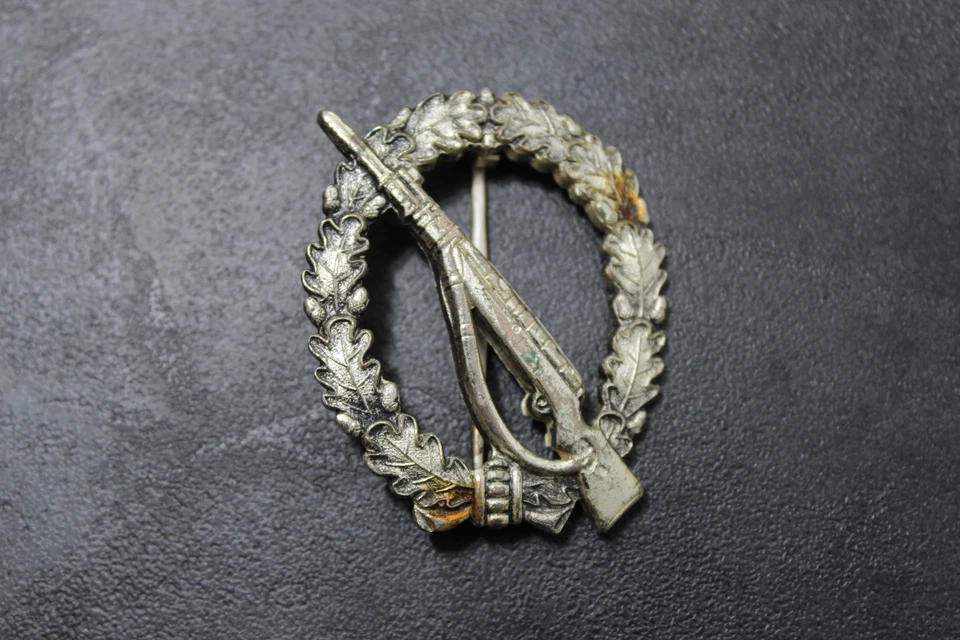 Infanterie Sturmabzeichen Silber in der 1957iger Form, S&Lück (259.) - Bild 1 von 4