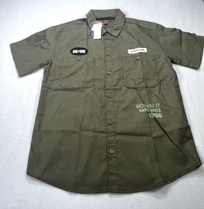 Airwalk Shirt Mens sz M Green Short Sleeve Logo Patches Skater Grunge Retro Y2K - Picture 1 of 12